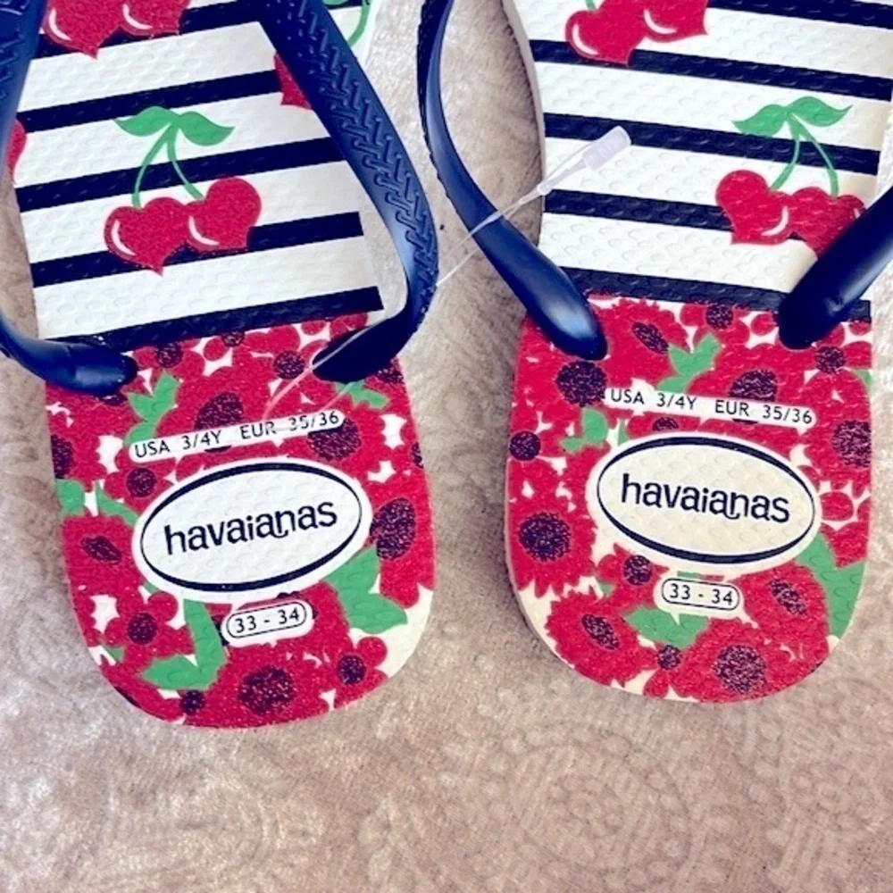 Brand New Havaianas Set of 2 Pairs Girls Flip Flops Mermaid Sea Glitter Cherries
